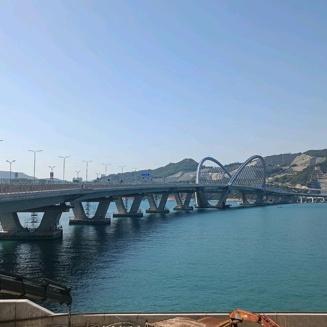 Seaside - The Double-Arch Cross Bay Link