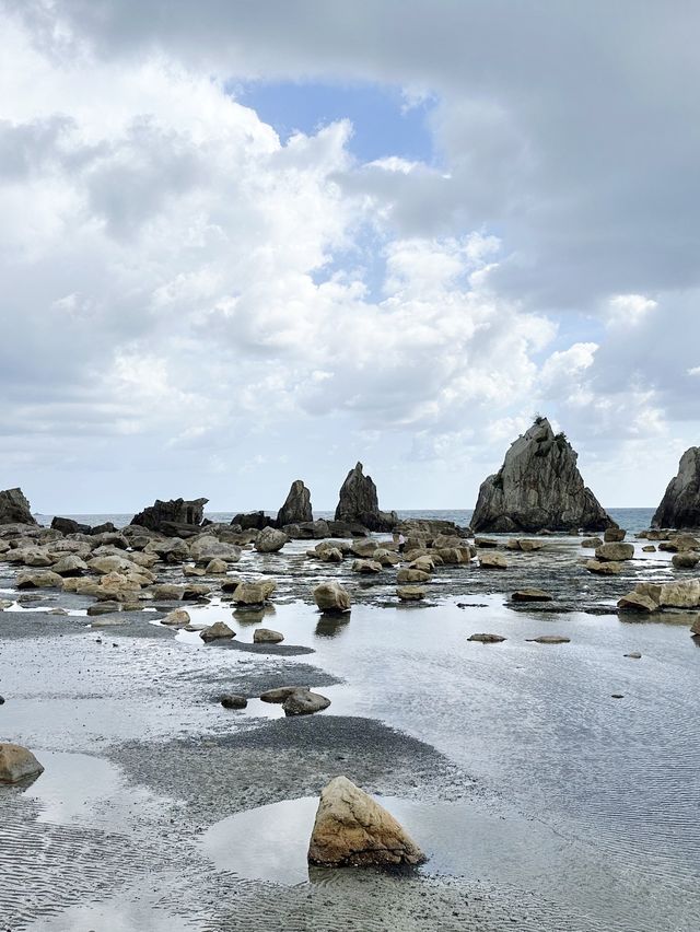 和歌山観光名所の橋杭岩&海を見下ろすカフェでランチ