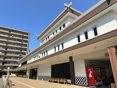　東萩駅 山口・萩。『幕末維新ゆかりの地』の看板あり『東萩駅』と観光にオススメ『スマイル貸自転車』 | Trip.com 萩市