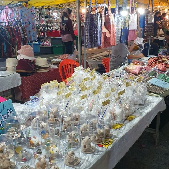 เดินชิล ชิม ช้อป ถนนคนเดินเมืองกระบี่