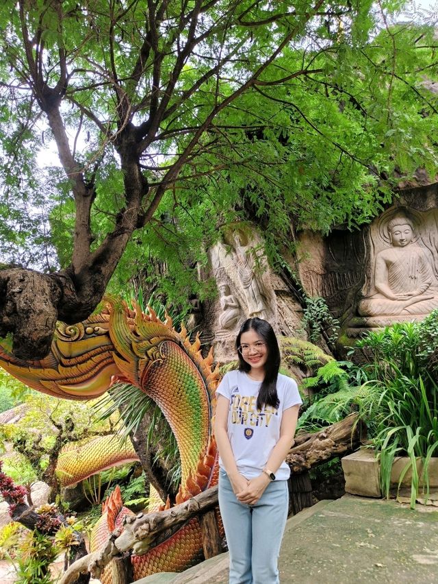วัดถ้ำผาแด่น จ.สกลนคร