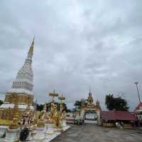สักการะพระเจดีย์ วัดมหาธาตุ นครพนม ชมฝั่งโขงสุขใจ