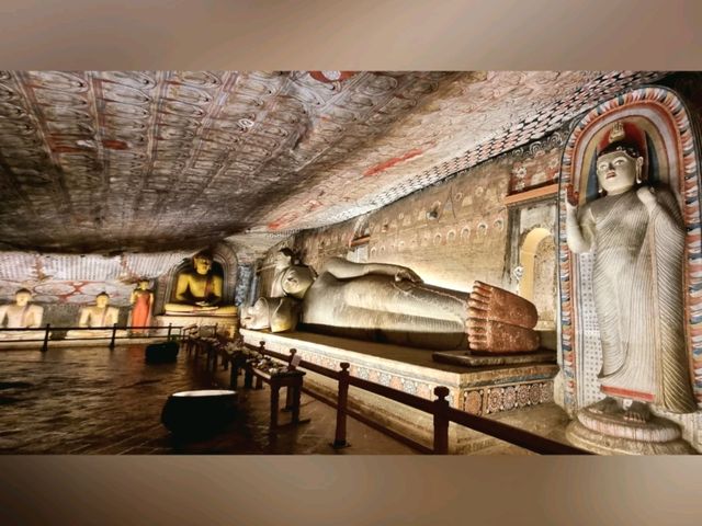 🇱🇰 The Largest cave temple complex in Dambulla, Sri Lanka