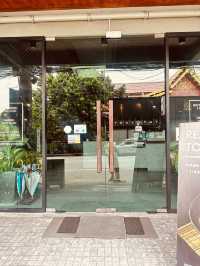 โรงแรม ดิ อาร์เบิร์น แอนด์ บิสโตร 
