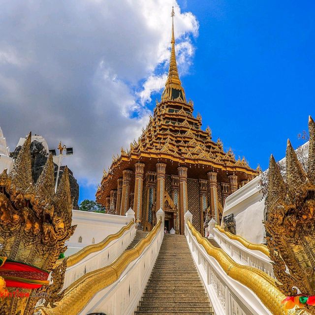 วัดพระพุทธบาท ราชวรมหาวิหาร รอยพระบาทพระพุทธเจ้า