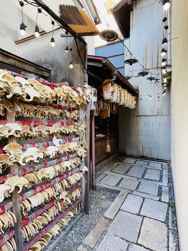 【京都府/御金神社】京都一 ゴージャスな鳥居