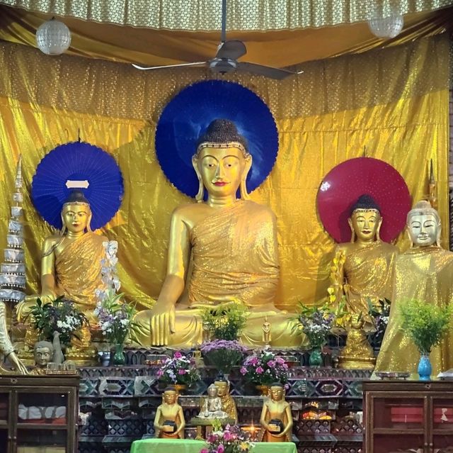 Quiet Amidst Chaos: Wat Saimoon's Calm