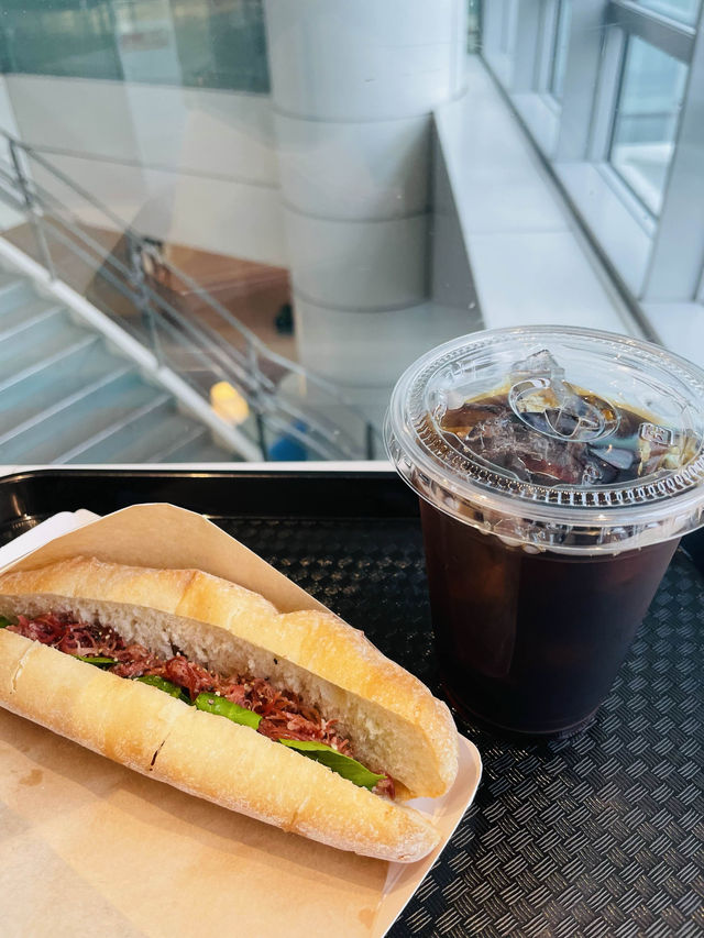 【東京都】羽田空港第2旅客ターミナルの早朝からオープンしているカフェ
