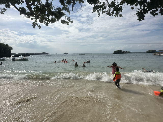 Hundred Island 