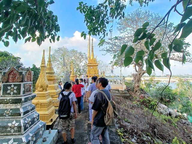 สักการะสิ่งศักดิ์สิทธิ์วัดในเขา ชุมพร