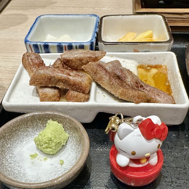 遠百信義10樓（炸牛元村）美食非吃不可