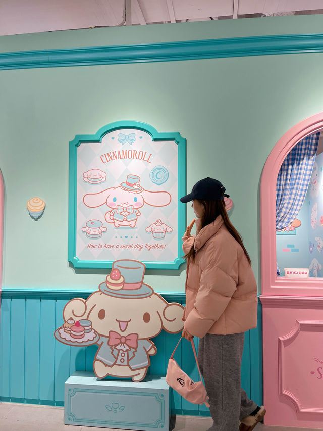시나모롤로 잔뜩 꾸며진 이색 실내 데이트 코스💕