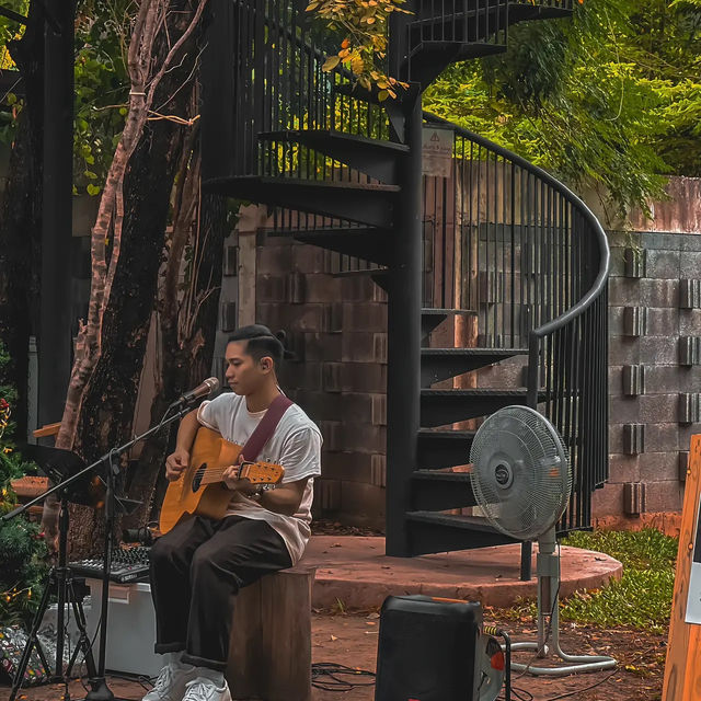 คาเฟ่ย่านสุขุมวิท "The Wood Land"