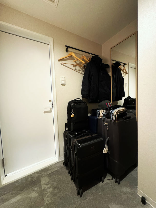 🏢 Lush in Compact Hotel 