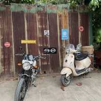 นั่งจิบกาแฟ ที่บ้านแวคาเฟ่
