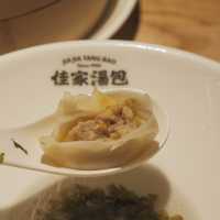上海美食篇~皮最薄又多湯汁的小籠包