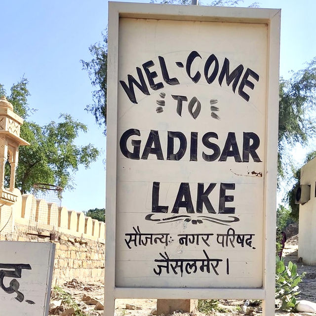 💛 Exploring the Tranquil Gadisar Lake 🛶