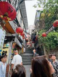 【九分】海を一望できる、赤い提灯と石畳の街