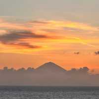 「石次郎海岸：賞心悅目的大自然美景，盡情徜徉於廣袤沙灘」