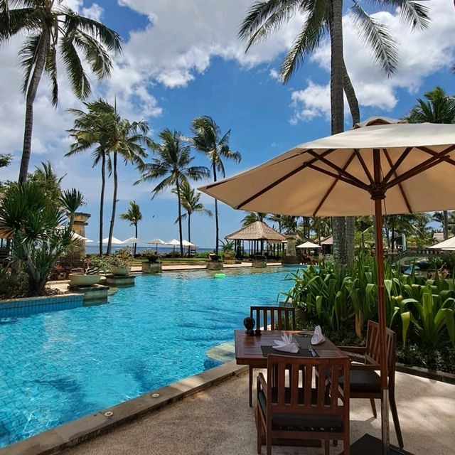 EXPLORING ONE OF THE BIGGEST POOL IN NUSA DUA