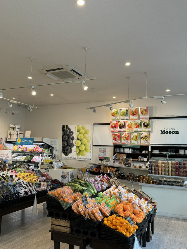 【福岡カフェ】フルーツ屋さんの旬のフルーツパフェが食べられるお店🍓🍑🍈