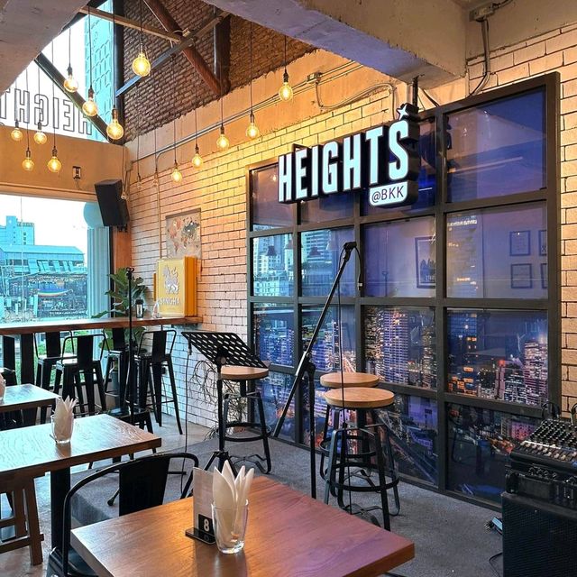 ร้านนั่งชิว Heights.BKK ชมวิวตึกมหานครและรถไฟฟ้า