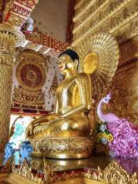 มาชมความงดงามของพระธาตุและพญานาคสีรุ้ง