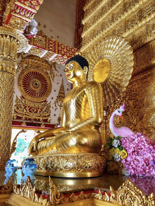 มาชมความงดงามของพระธาตุและพญานาคสีรุ้ง