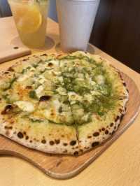 大阪　ピザが絶品のブックカフェ📚🍕
