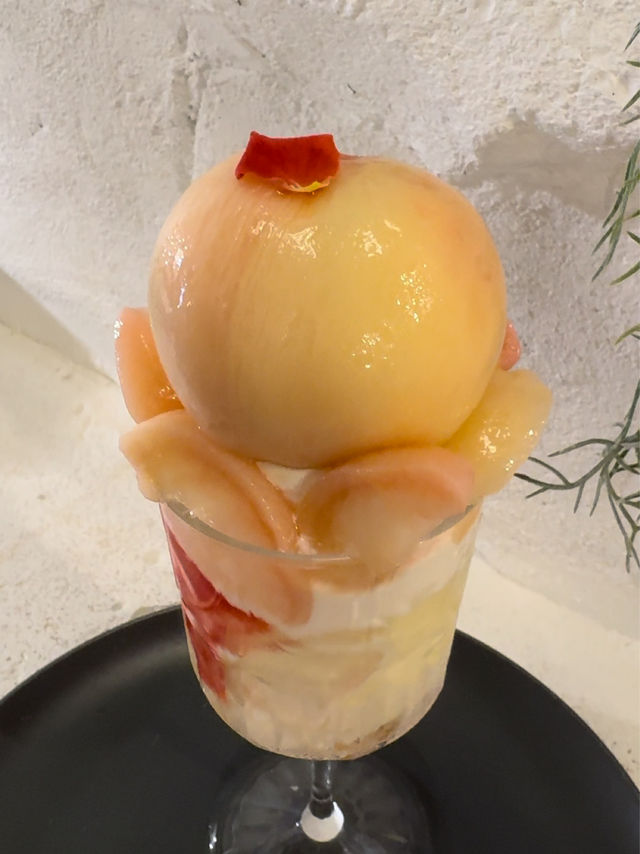 【北九州カフェ】ケーキ屋さんの新作パフェ🍑他にも種類がたくさんあるよ✨️