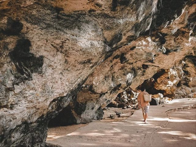 หาดสวย น้ำทะเลใส ทรายนุ่ม @หาดไร่เลย์ กระบี่