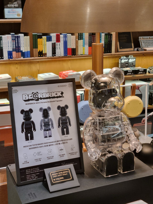 시그니처 북터널에서 찰칵