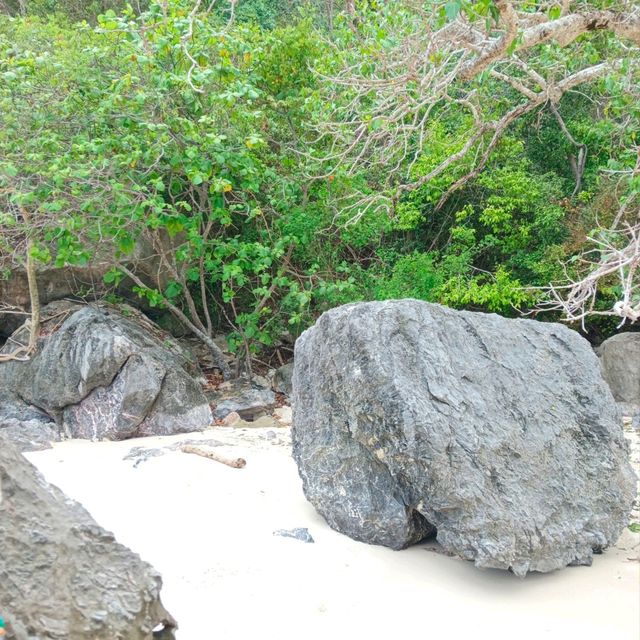 ผาจันทร์จรัส...หมู่เกาะอ่างทอง