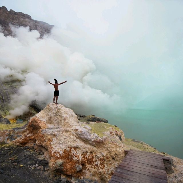 เข็นวีลแชร์ขึ้นภูเขาไฟ Kawah ijen