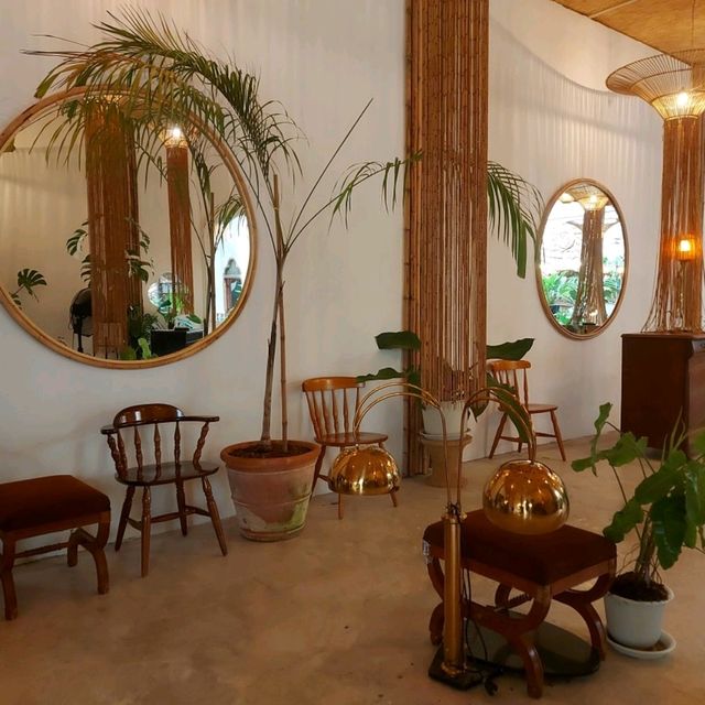 คาเฟ่สุดฮิตในพัทยา House of Benedict