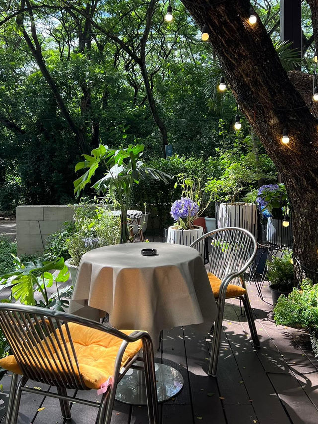 📍So Into cafe & eatery คาเฟ่สวยงามฟีลเทพนิยาย