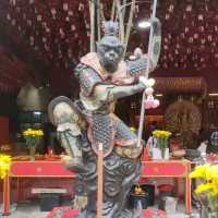 ไหว้พระขอพร รดน้ำมนต์สระน้ไศักดิ์สิทธิ์