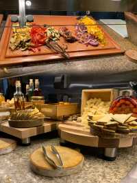 Feast Fit for a King: Indulging at Bacchanal Buffet in Caesar's Palace