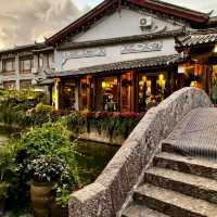 See all the colors of the rainbow in Lijiang