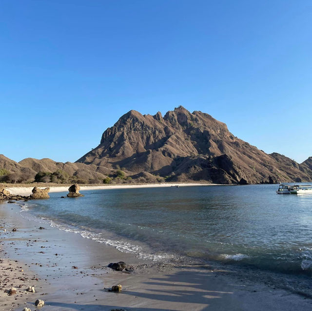 Peak Perfection: Padar Island, a Breathtaking Odyssey 