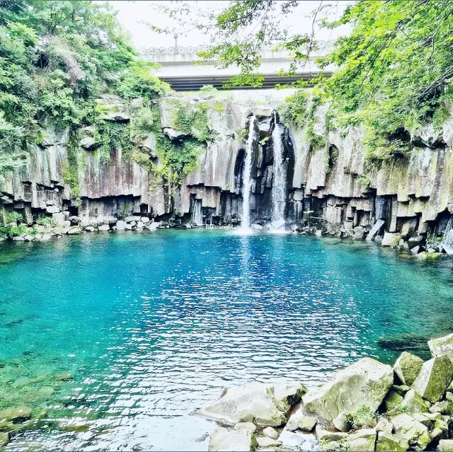 Cheonjeyeon Waterfall 