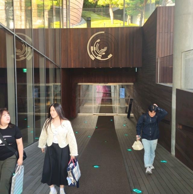 Leeum Museum: A Timeless Confluence of Art, Architecture, and Heritage