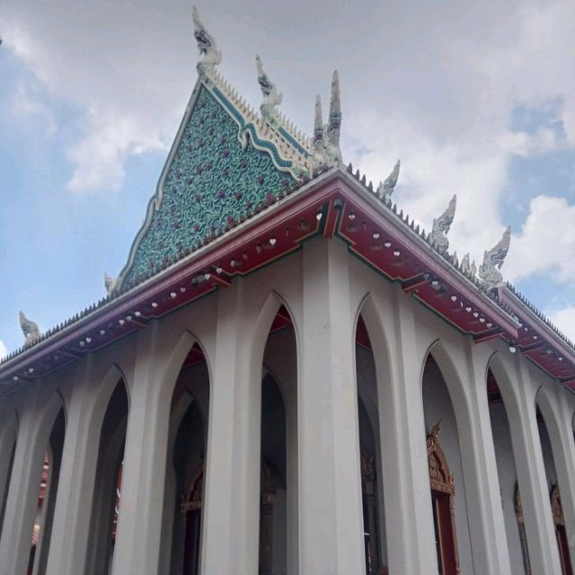 วัดชื่อแปลก วัดพระพิเรนทร์✨️