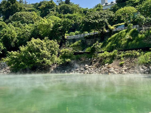 台北北投地熱谷-台灣八景之一，夢幻的蒸氣湖泊景觀