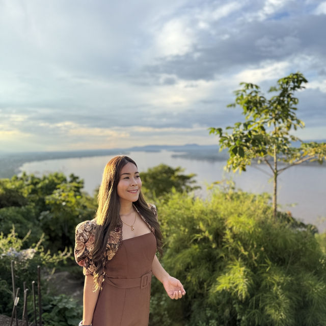 วัดพูสะเหล้า วัดที่มีมุมมองที่สวยที่สุดของปากเซ