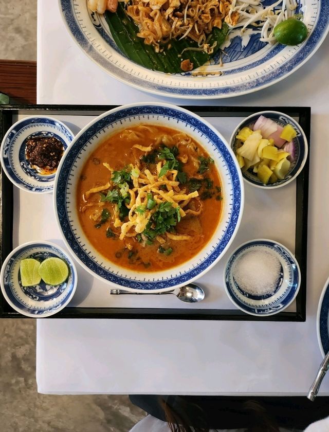 【チェンマイのランチ】ラチャマンカーブティックホテル