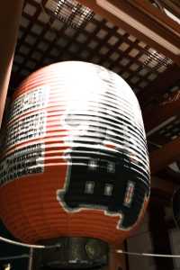 夜晚的淺草寺：靜謐與燈光的完美結合