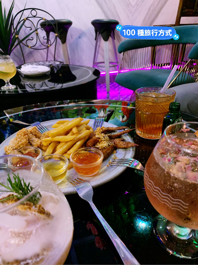 彷彿走入泰式皇宮！隱藏在飯店中的酒吧