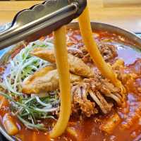 [新大久保]韓国でも大人気！なが～いトッポギ鍋[青年茶房]