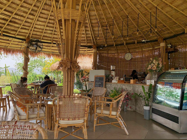 ชิดลม - ชมฝาย คาเฟ่บรรยากาศดีริมทาง